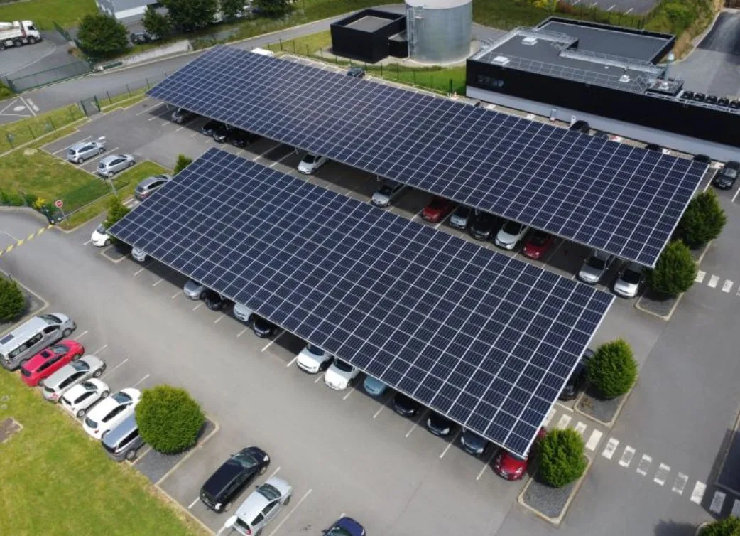 Ombrière parking solaire avec supervision à distance via SIM M2M