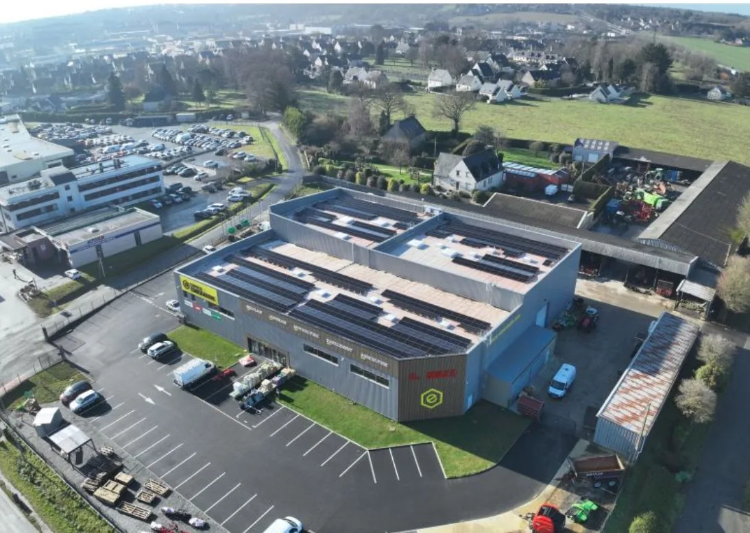 Hangar agricole photovoltaïque connecté en monitoring 4G multi-opérateur