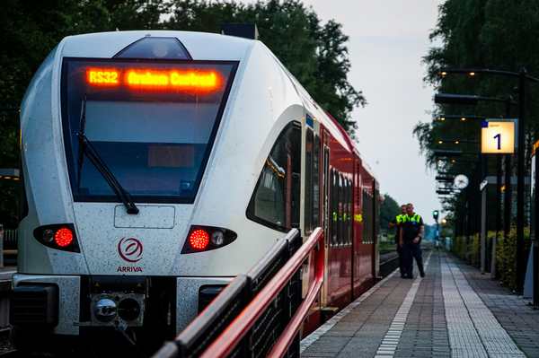 Connexion 4G multi-opérateurs en déplacement professionnel train et voyage d'affaires
